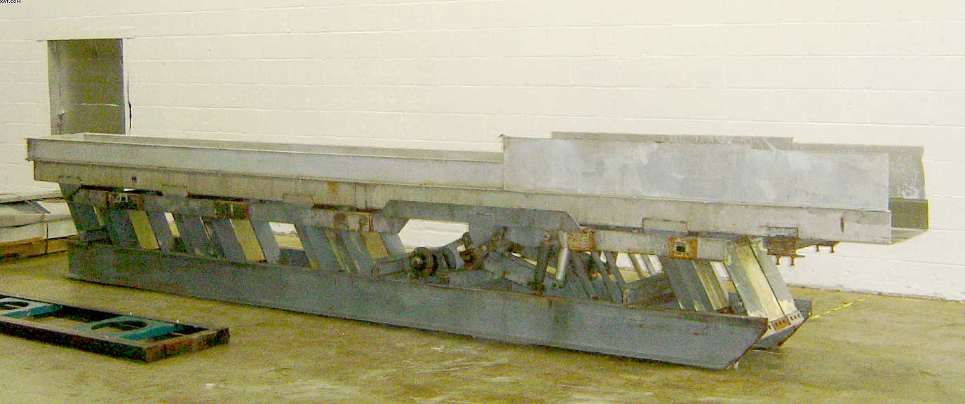CARRIER Stainless Steel Vibrating Conveyor, 17" wide x 21